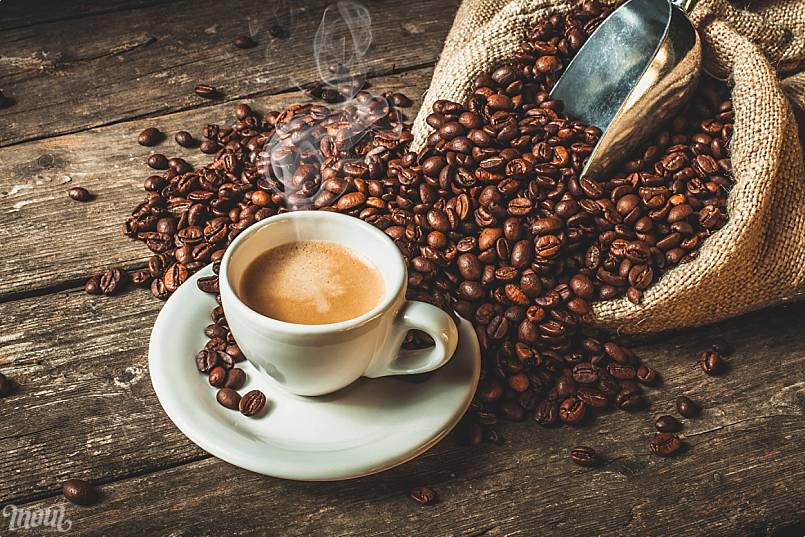 Kona coffee bag and cup